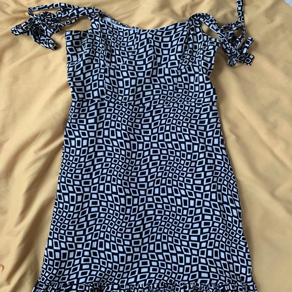 Urban Outfitters Jolene Linen Tie-Shoulder Mini Dress - Picture 2 of 4